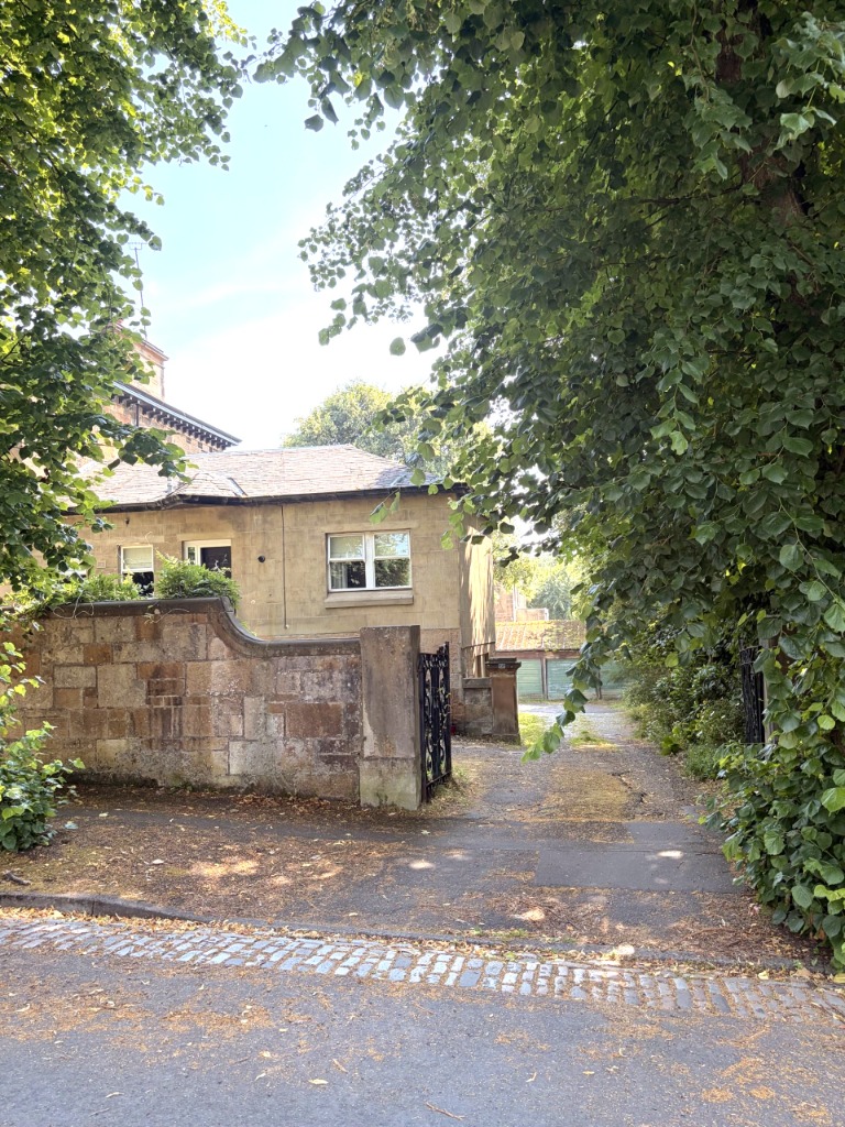 17C Bruce Road, Glasgow G41 5EE